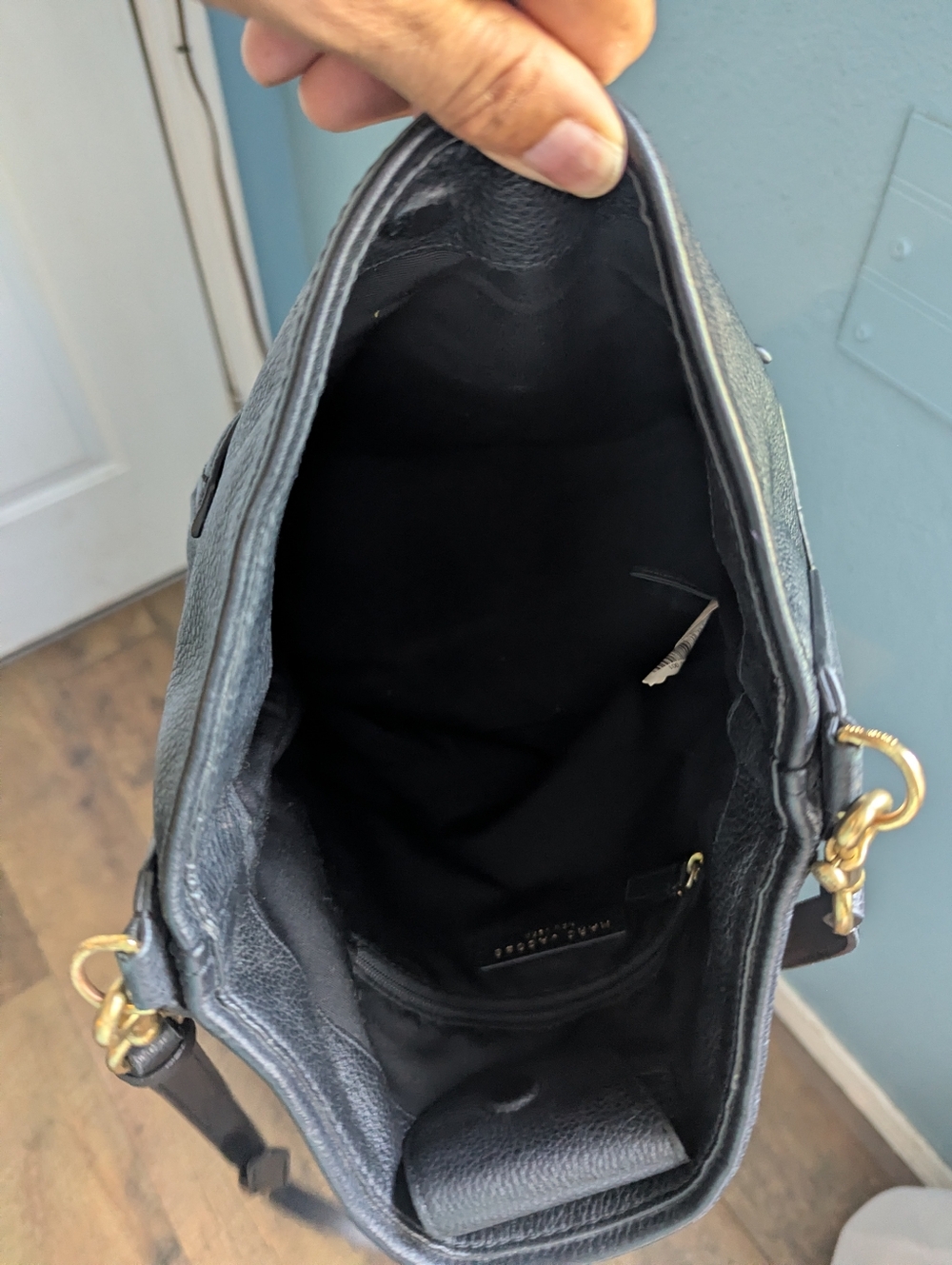 Marc Jacobs Black Pebbled Leather Camera Crossbody with Gold Hardware - Picture 6 of 7